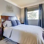 Walk To Las Vegas Strip Modern Condo With Patio!