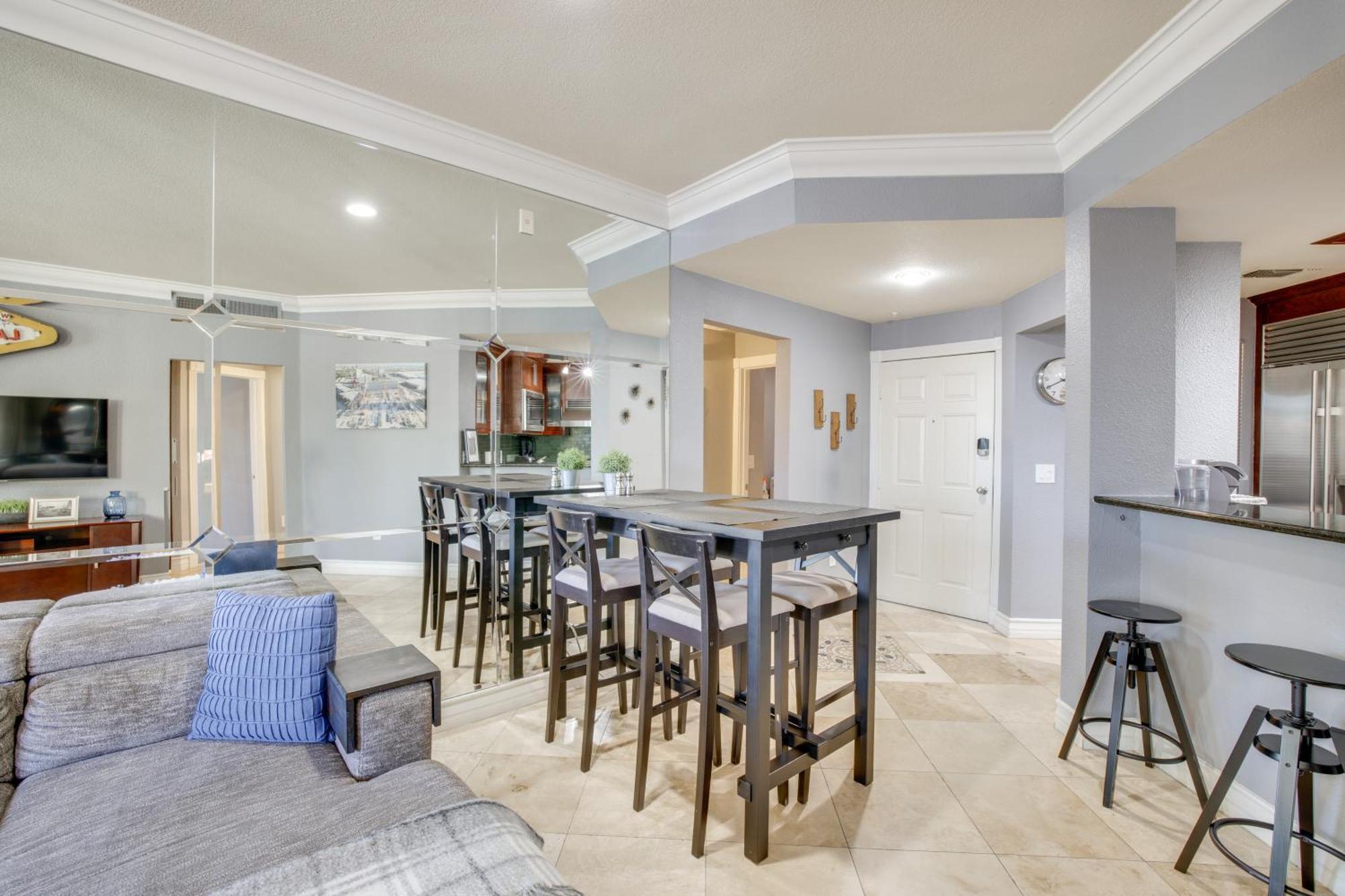 Walk To Vegas Strip Modern With Patio! Las Vegas