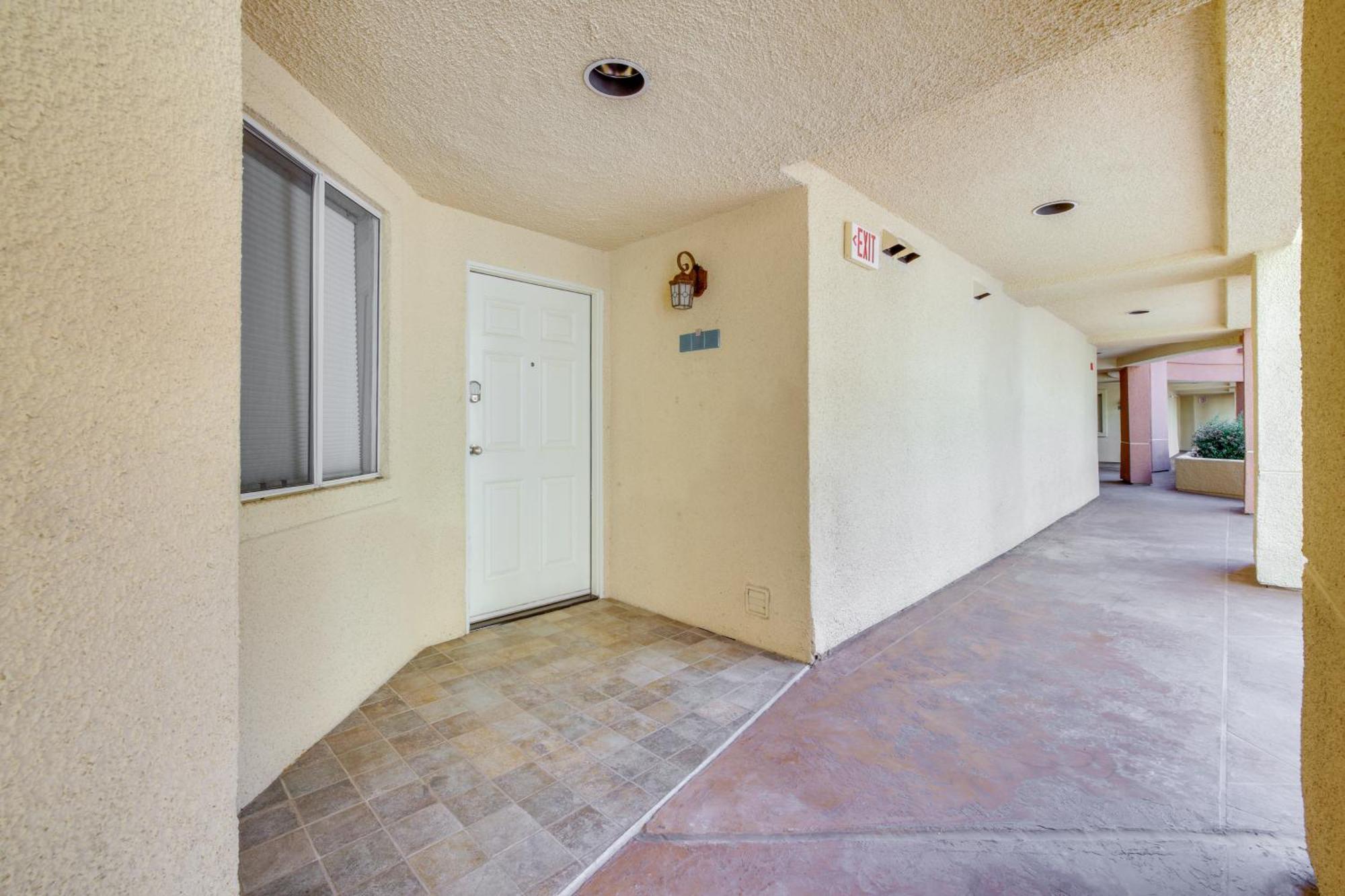 Apartment Walk To Vegas Strip Modern With Patio! *
