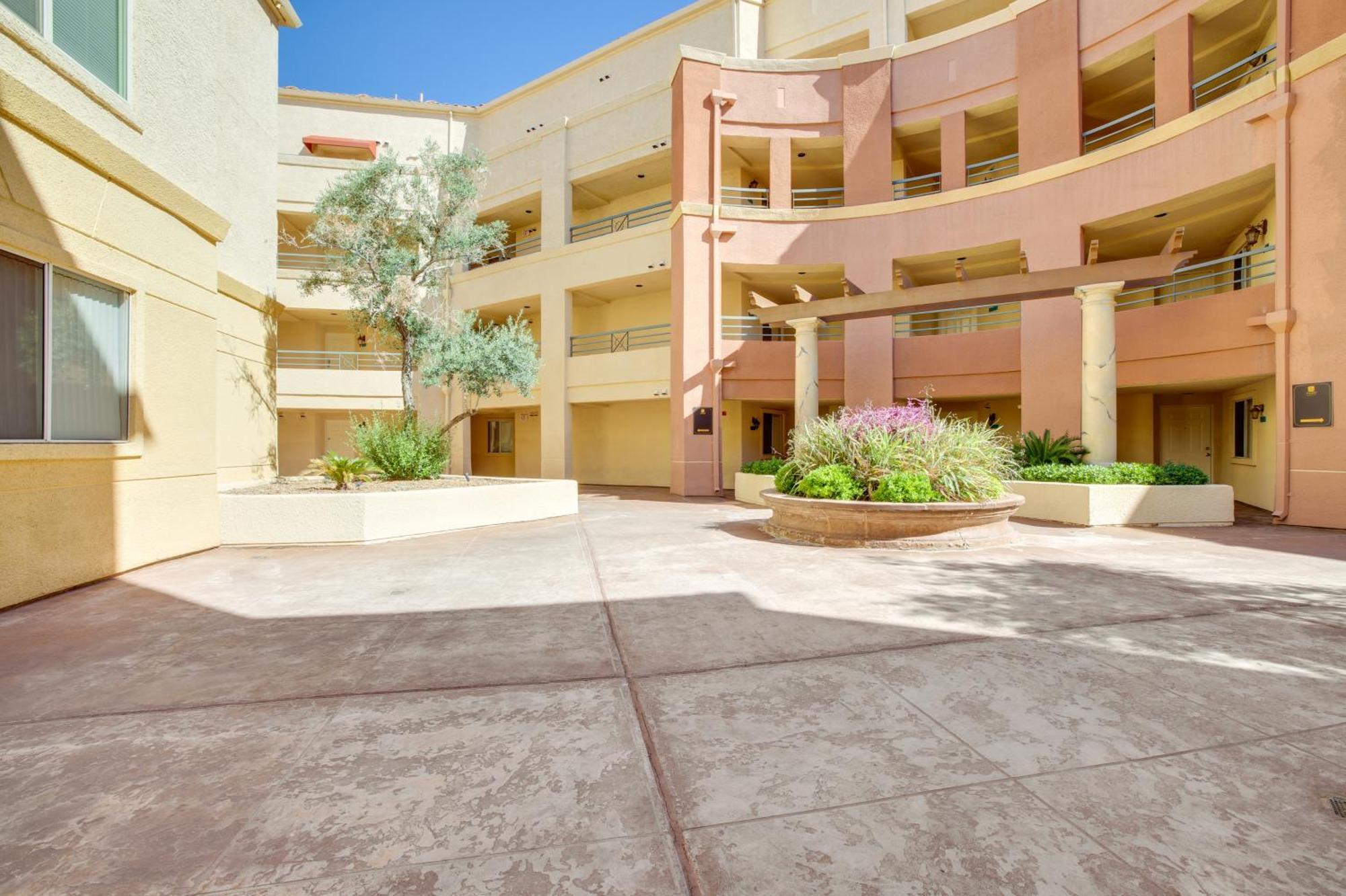 Apartment Walk To Vegas Strip Modern With Patio! Las Vegas
