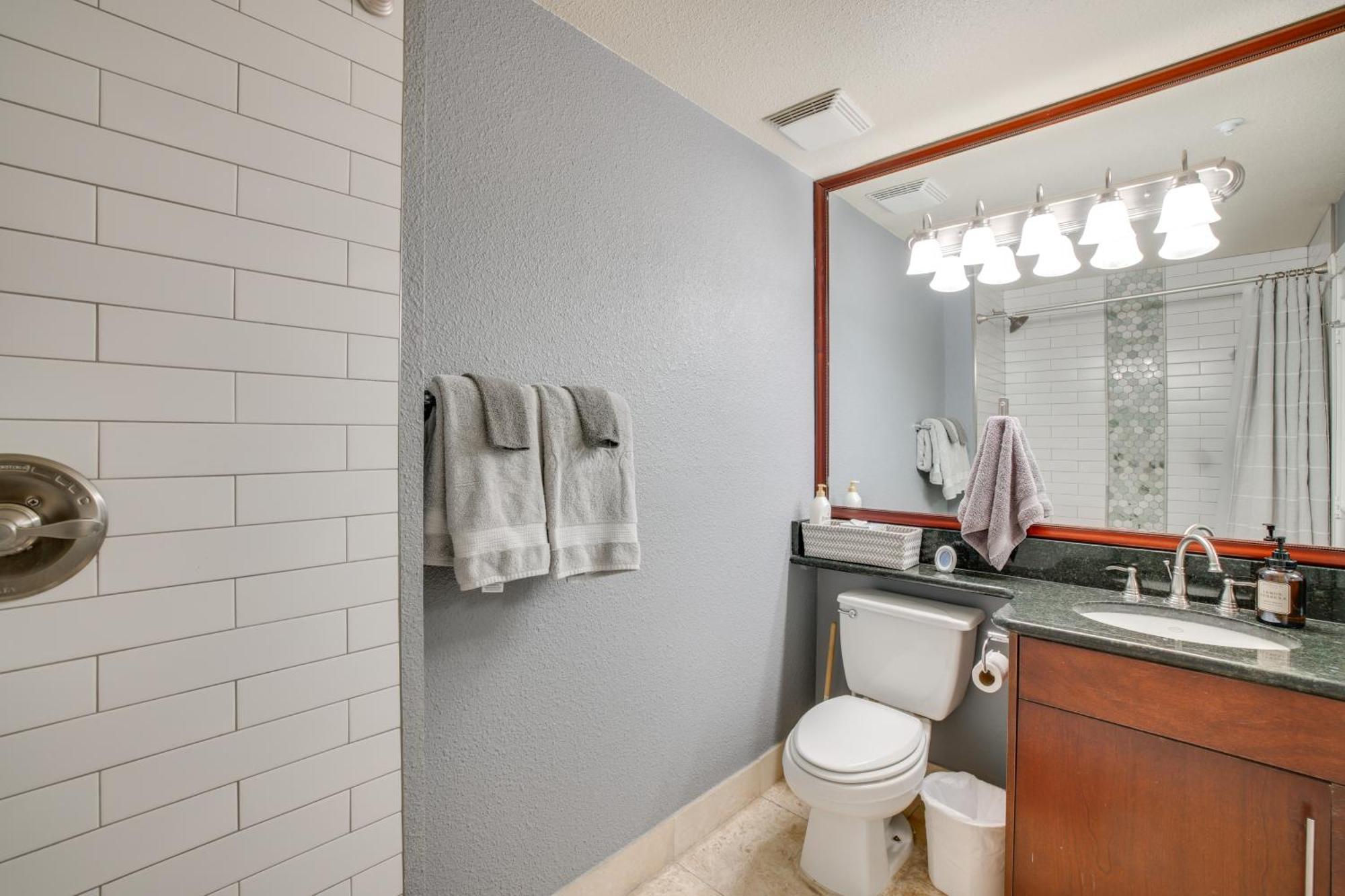 Walk To Vegas Strip Modern With Patio!