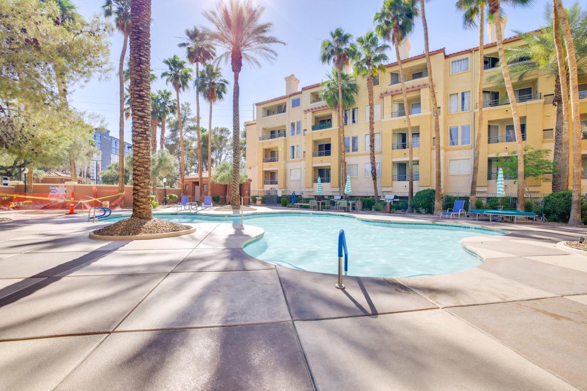 Walk To Vegas Strip Modern With Patio! Apartment *