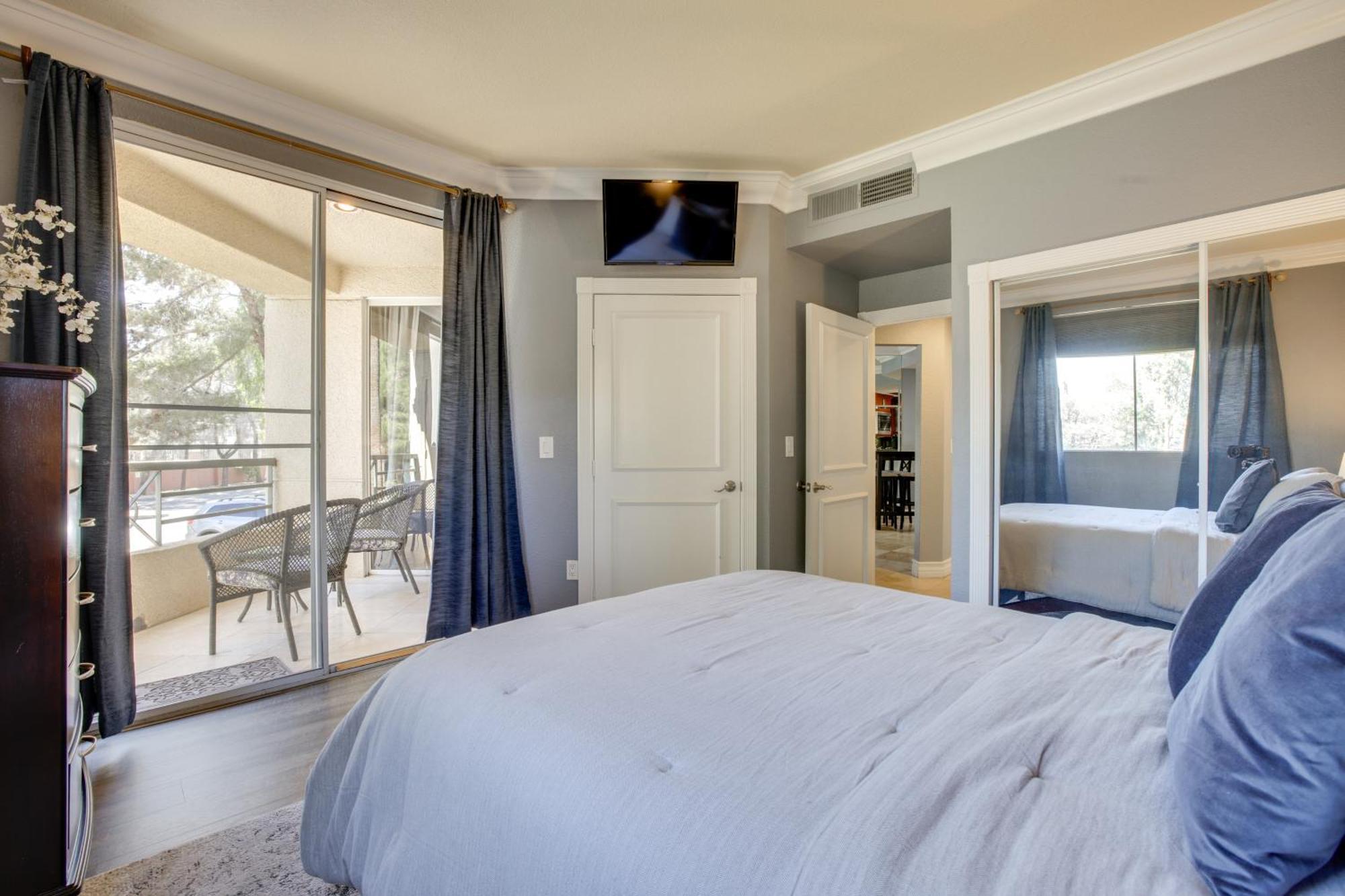 Walk To Vegas Strip Modern With Patio! Apartment *