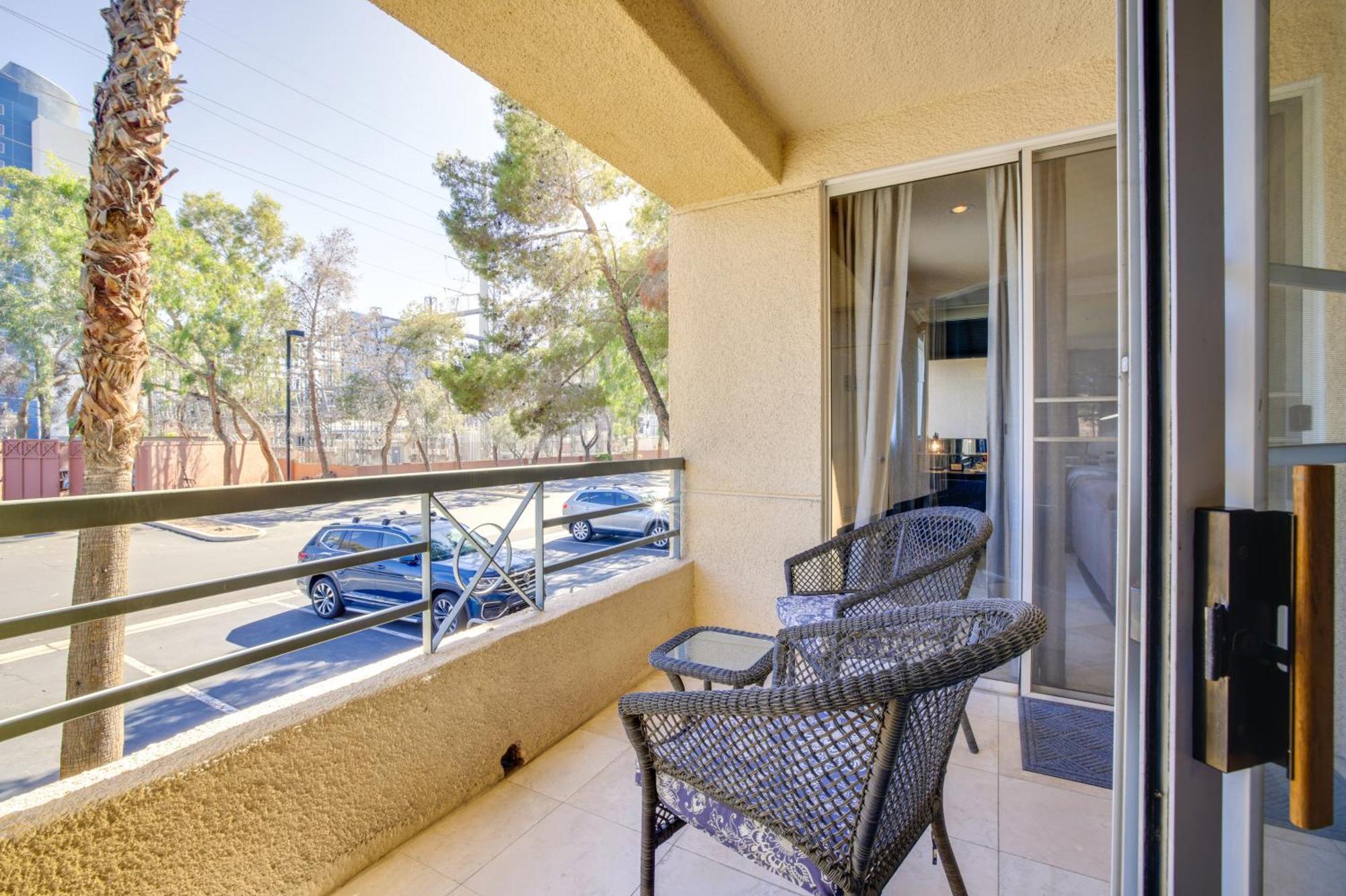 Walk To Vegas Strip Modern With Patio! Las Vegas